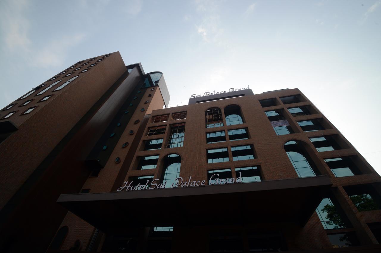 Sai Palace Grand, Malad Bombay Eksteriør billede