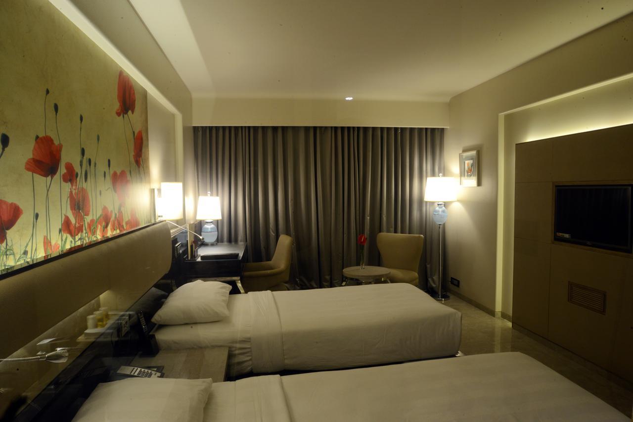 Sai Palace Grand, Malad Bombay Eksteriør billede