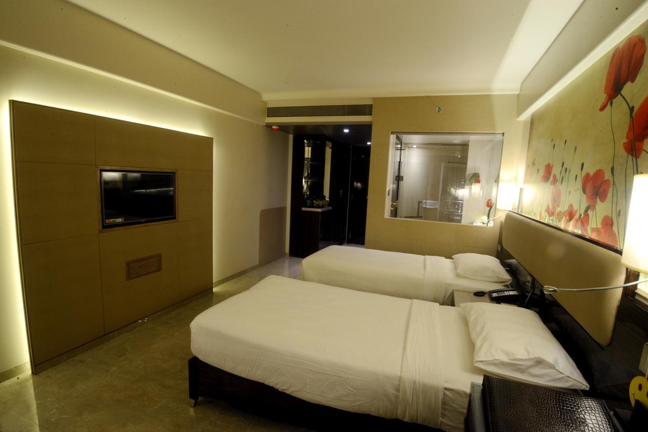 Sai Palace Grand, Malad Bombay Eksteriør billede