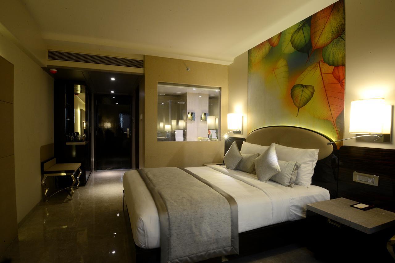 Sai Palace Grand, Malad Bombay Eksteriør billede