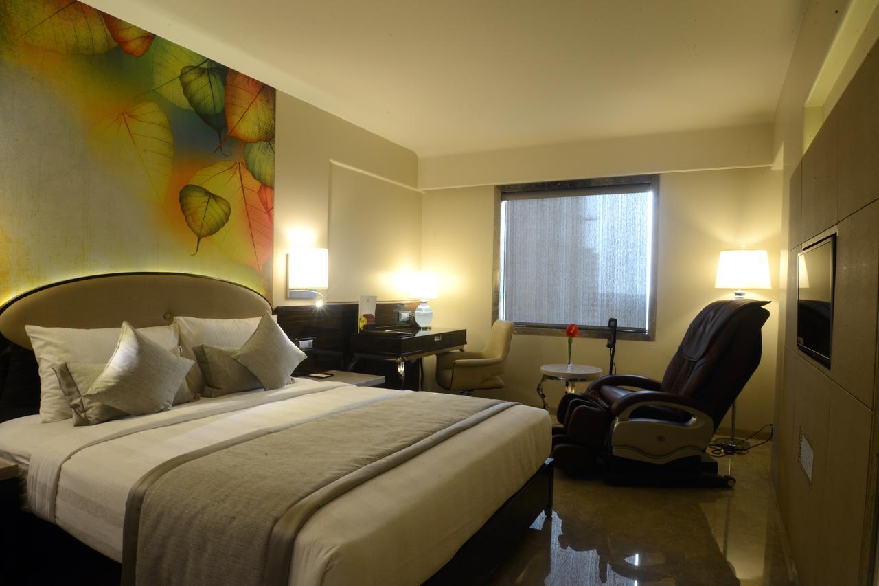 Sai Palace Grand, Malad Bombay Eksteriør billede