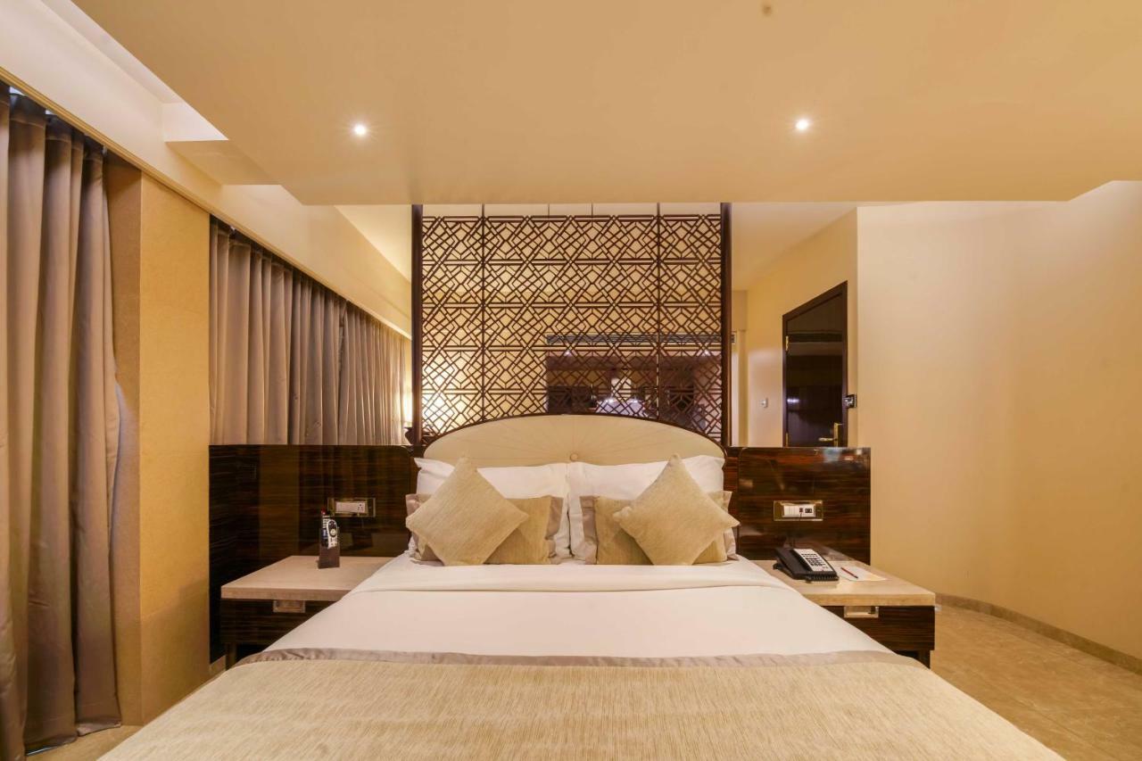 Sai Palace Grand, Malad Bombay Eksteriør billede