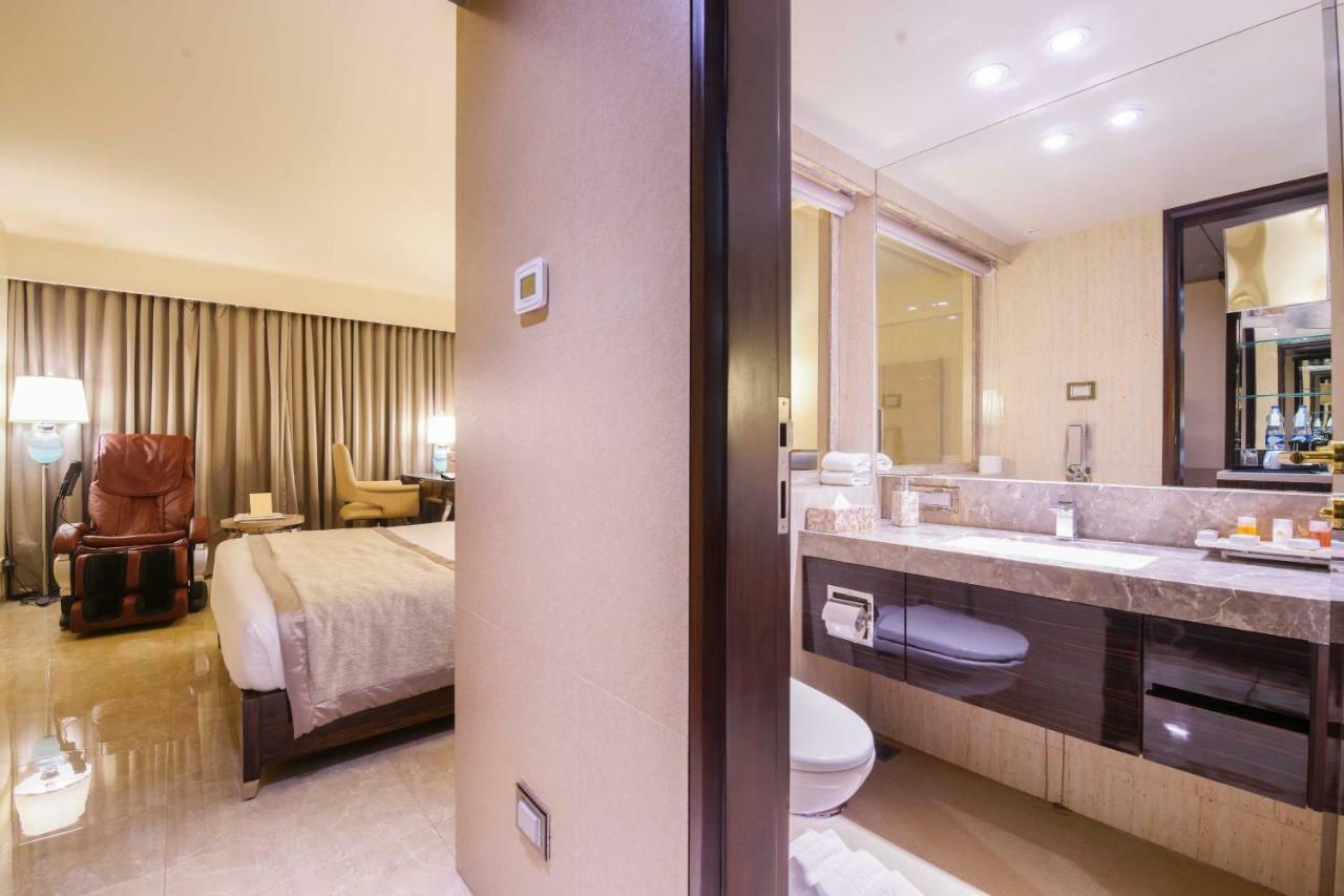Sai Palace Grand, Malad Bombay Eksteriør billede