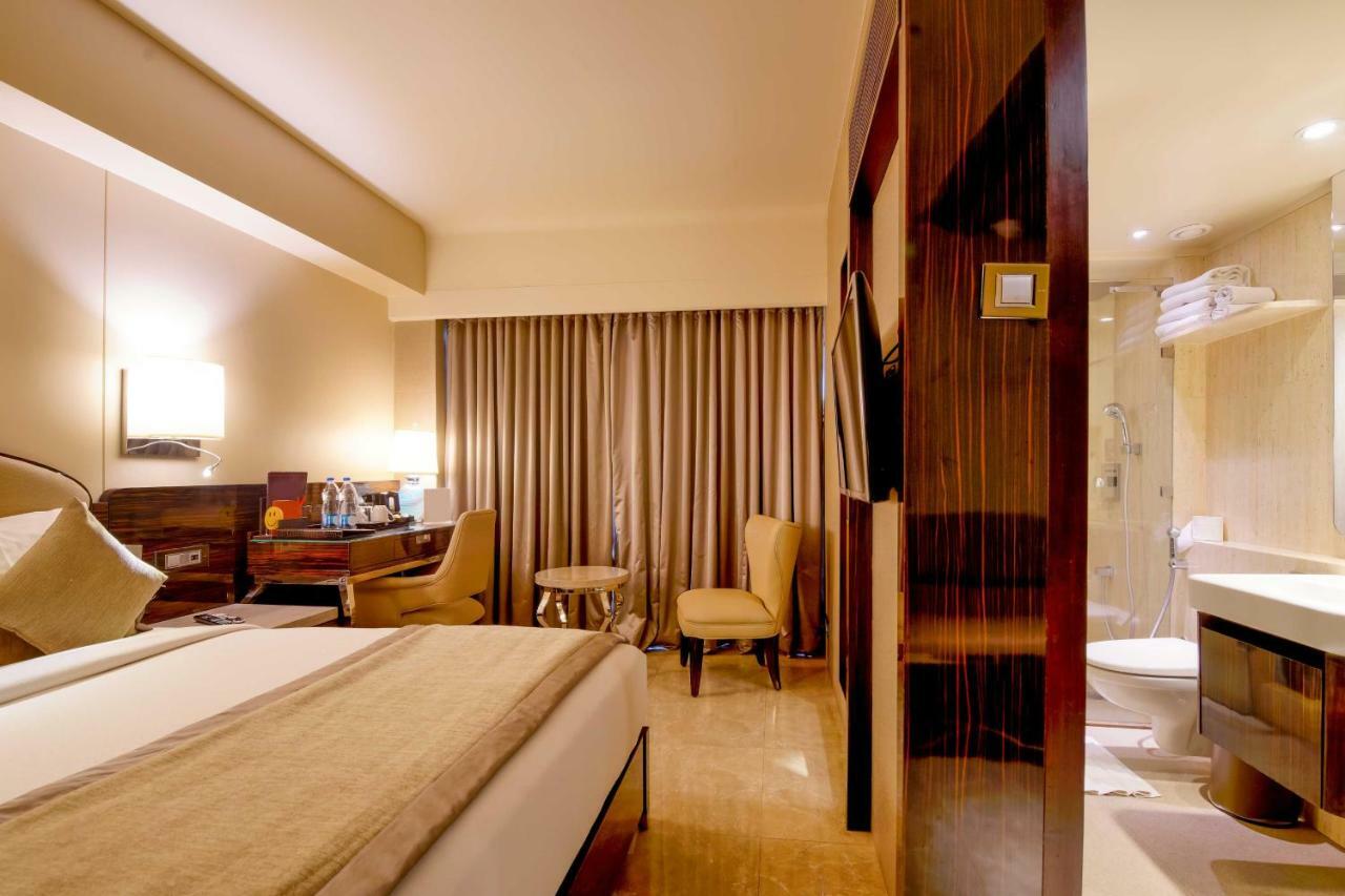 Sai Palace Grand, Malad Bombay Eksteriør billede