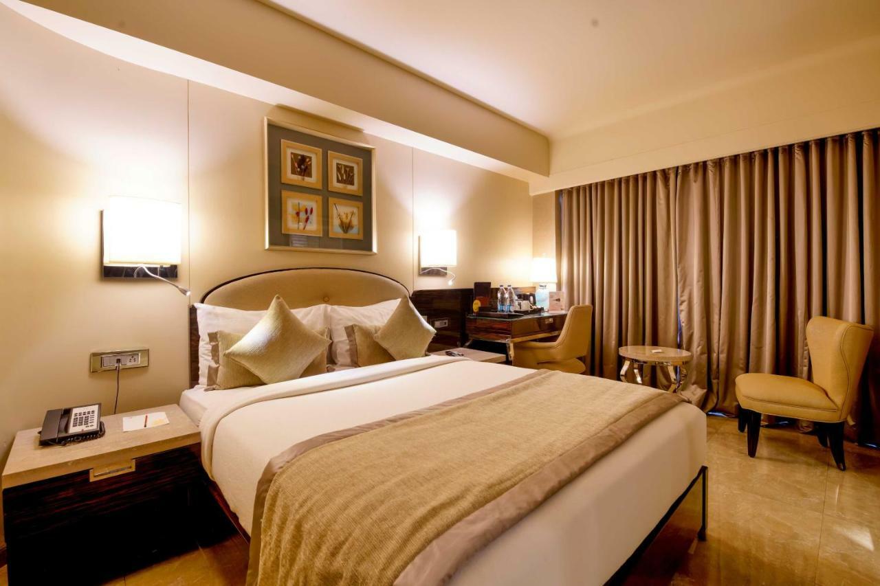Sai Palace Grand, Malad Bombay Eksteriør billede